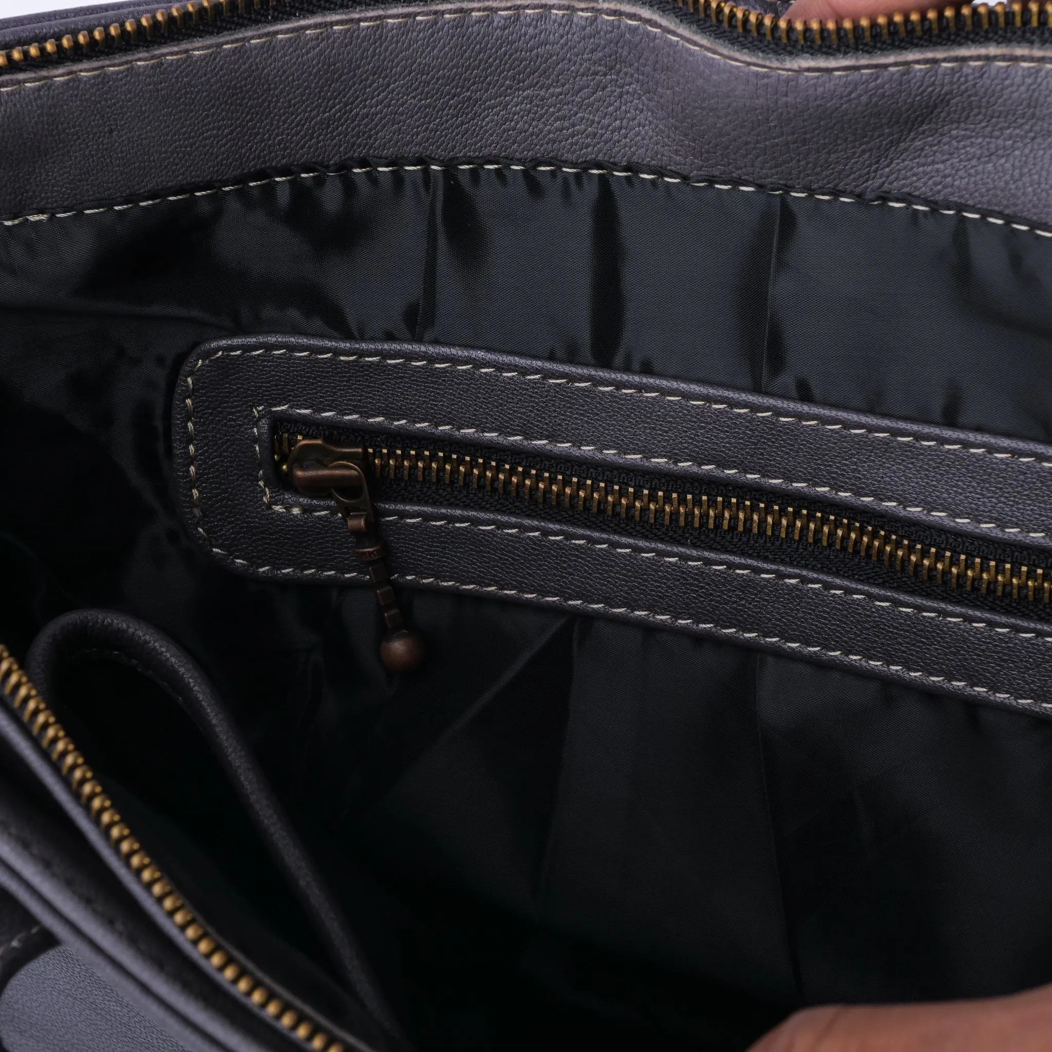 Everyday Women's Graphite Grey Leather Zipper Tote Bag